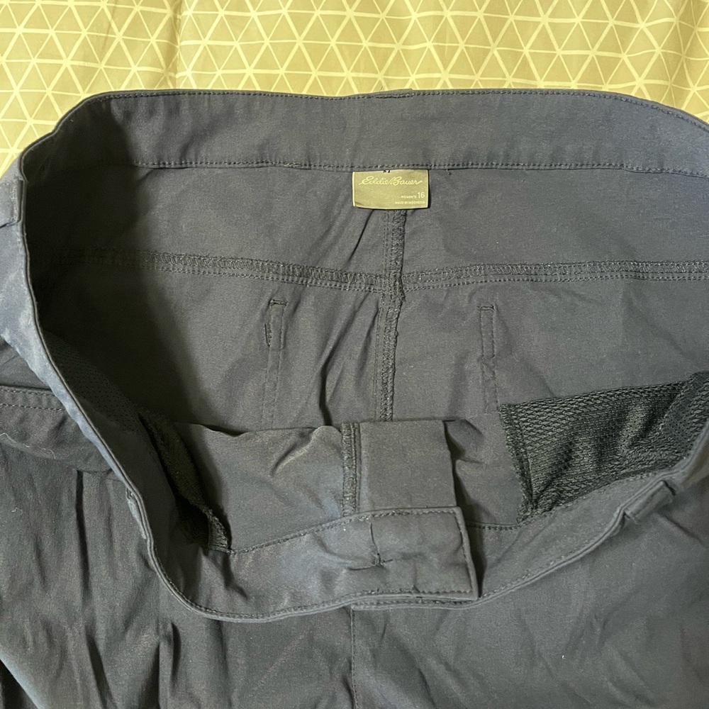 Eddie Bauer Ladies Black Convertible Cargo Pants - Picture 4 of 6